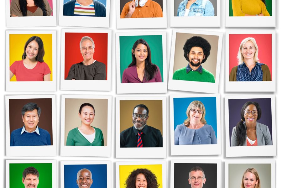 Personas erstellen: Collage aus Polaroid-Porträts vielfältiger Menschen mit verschiedenen Hintergründen, Outfits und Gesichtsausdrücken